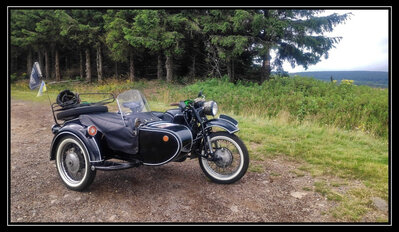 03082021E.jpg (615.8 Kio) Vu 3736 fois Une halte pour manger un morceau, juste avant d'arriver au mont Mézenc.