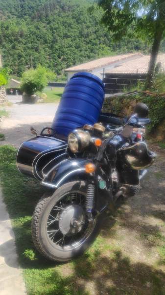 Pourquoi utiliser la voiture ? Le side pour les courses le plus souvent possible, c'est fait pour, mais pas autant que notre trésorier Lolo, lui c'est à 100%. Au fait c'est comme cela en Russie