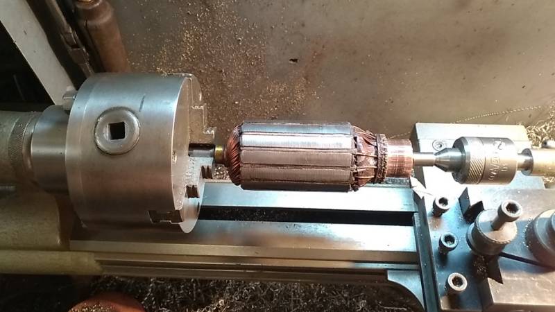 Passage au tour de la piste du rotor. Et nettoyage des espaces entre les plaquettes.