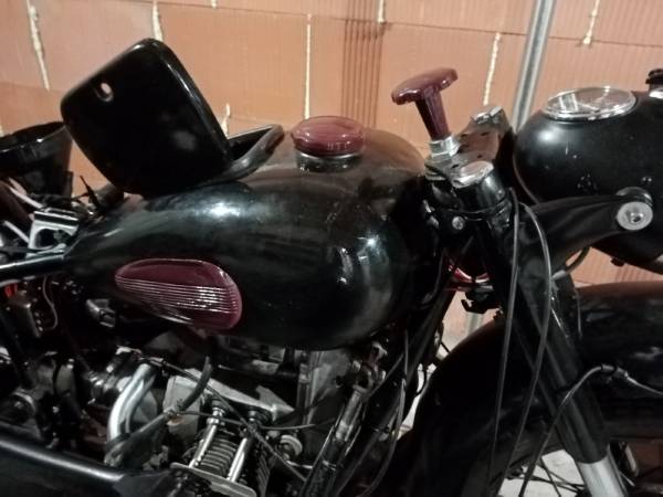 caoutchoucs genoux réservoir.jpg