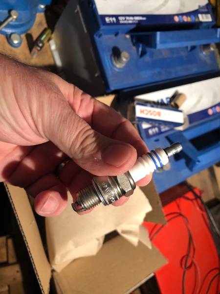 Zündkerze Bosch W7BC 02.jpg