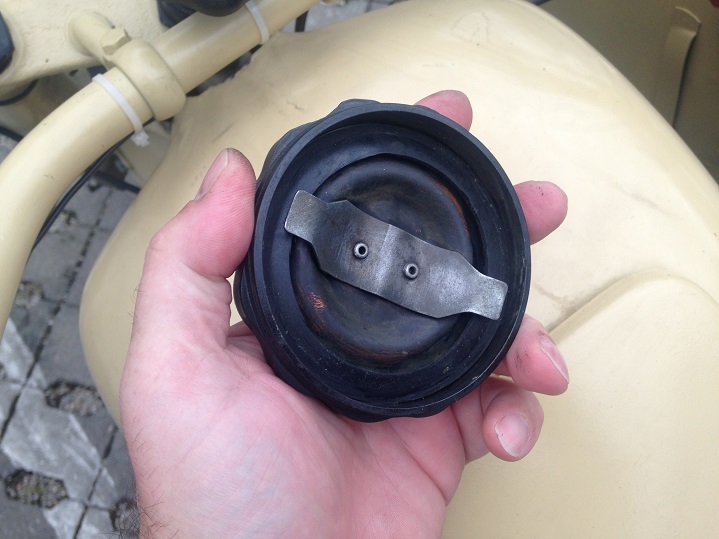 Bouchon essence 04.jpg